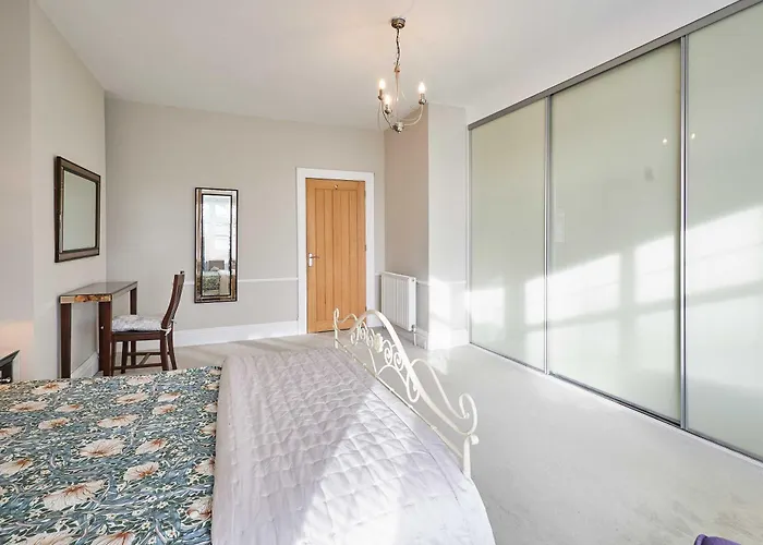 Host & - Deepdale * سكرابورو