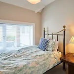 Apartment Host & - Deepdale