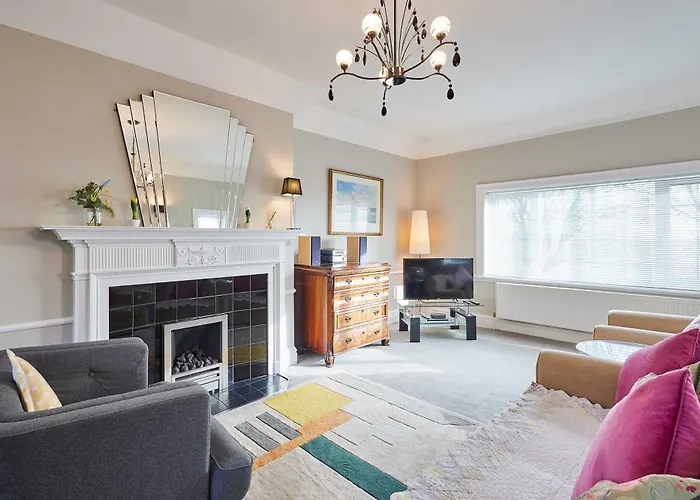 Host & - Deepdale * Scarborough