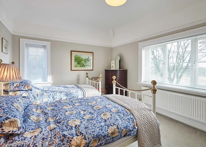 Host & - Deepdale * Scarborough